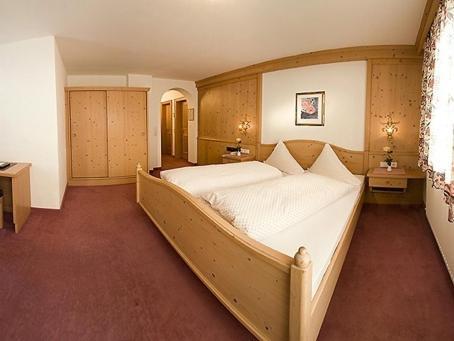 Hotel Persura イシュグル 部屋 写真
